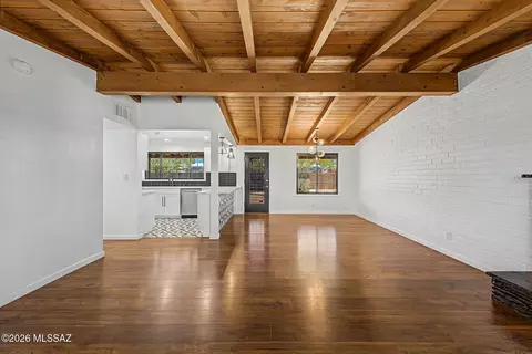 Living - 6212 Eli St, Tucson, AZ 85711 photo 2 of 5