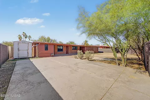 Exterior - 6212 Eli St, Tucson, AZ 85711 photo 6 of 8