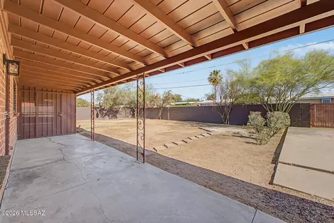 Exterior - 6212 Eli St, Tucson, AZ 85711 photo 4 of 8