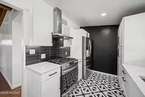 Kitchen - 6212 Eli St, Tucson, AZ 85711 photo 4 of 4