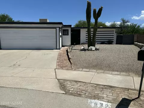 6832 N Autumn Pl, Tucson, AZ 85741