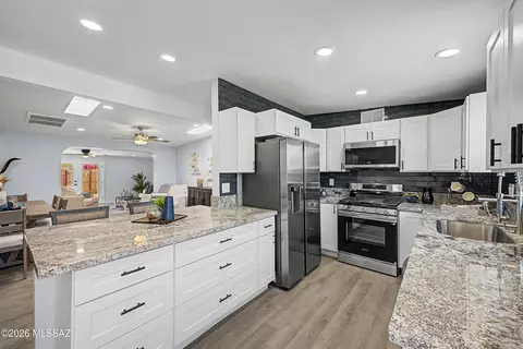 6211 E 16th St, Tucson, AZ 85711