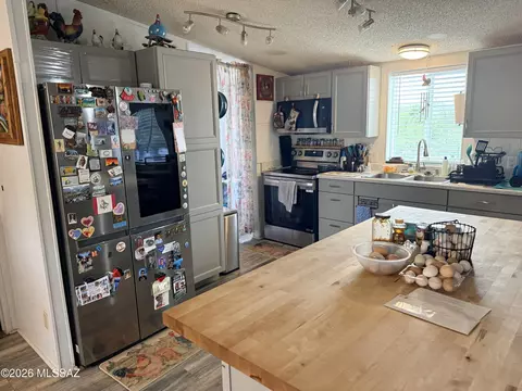 25345 E Comanche Trl, Benson, AZ 85602 photo 4