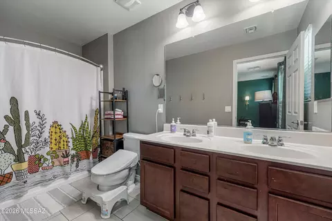 Bath - 7525 E Kinnison Wash Loop, Tucson, AZ 85730 photo 1 of 2
