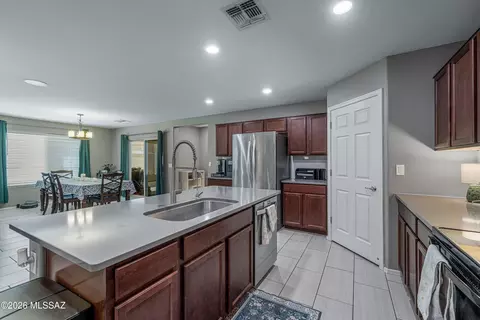 Kitchen - 7525 E Kinnison Wash Loop, Tucson, AZ 85730 photo 2 of 2