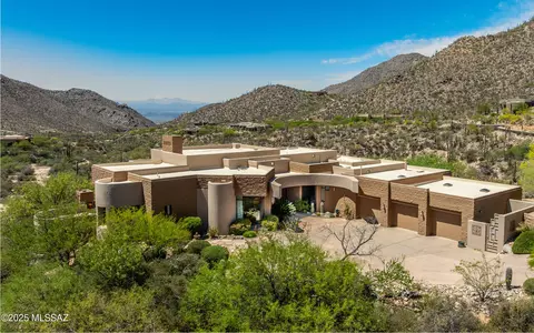 3979 W Cayton Mountain Dr, Marana, AZ 85658