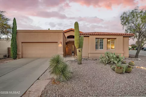 204 N Fenceline Dr, Tucson, AZ 85748