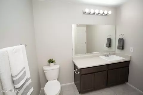 Bath - 12071 E Ryscott Cir, Vail, AZ 85641 photo 5 of 6