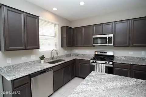 Kitchen - 12071 E Ryscott Cir, Vail, AZ 85641 photo 4 of 5