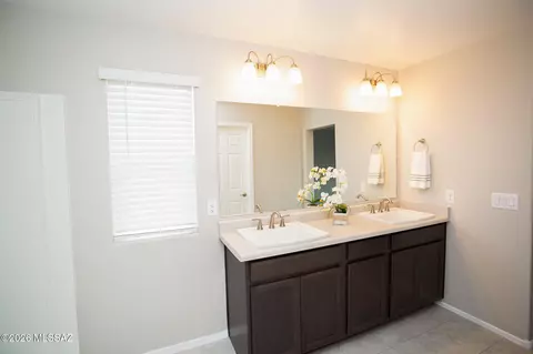 Bath - 12071 E Ryscott Cir, Vail, AZ 85641 photo 4 of 6