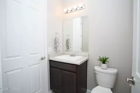 Bath - 12071 E Ryscott Cir, Vail, AZ 85641 photo 2 of 6