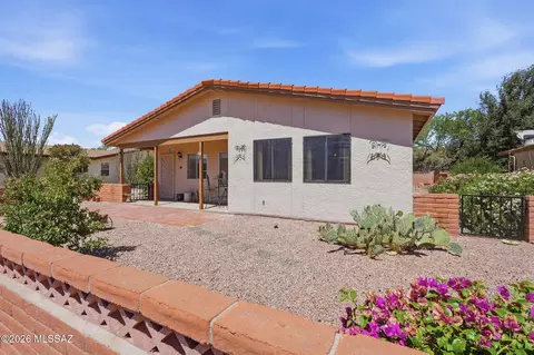 2048 S San Vincent Dr, Green Valley, AZ 85614