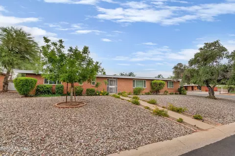 6902 E Calle Canis, Tucson, AZ 85710