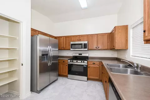 Kitchen - 4167 E Shadow Branch Dr, Tucson, AZ 85756 photo 2 of 3
