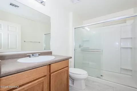 Bath - 4167 E Shadow Branch Dr, Tucson, AZ 85756 photo 1 of 2