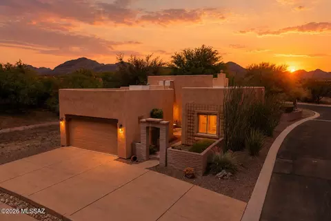 123 Geary Rd, Tubac, AZ 85646