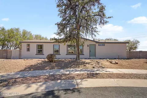 6587 W Golden Rain Dr, Tucson, AZ 85757