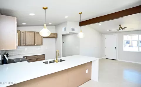 1055 W King St, Tucson, AZ 85705