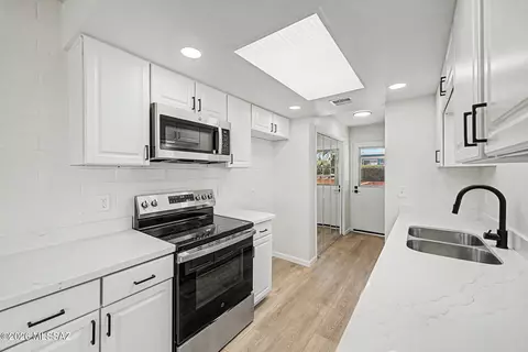 265 N Camino Del Vate, Green Valley, AZ 85614