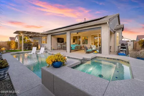 1438 E Golden Rock Way, Green Valley, AZ 85614