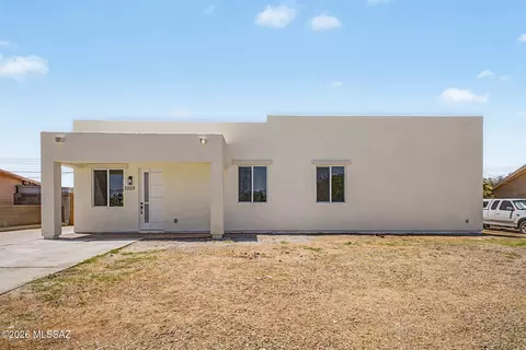 7002 E Calle Osito, Tucson, AZ 85710