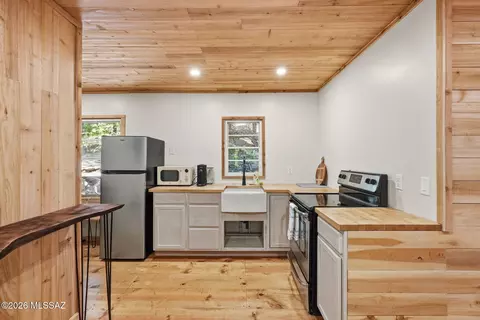 Kitchen - 10982 E Wren Ln, Mount Lemmon, AZ 85619 photo 1 of 5