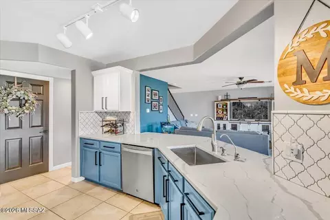 Kitchen - 10652 S Silverbluff Dr, Vail, AZ 85641 photo 6 of 7