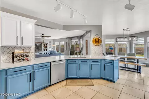 Kitchen - 10652 S Silverbluff Dr, Vail, AZ 85641 photo 4 of 7