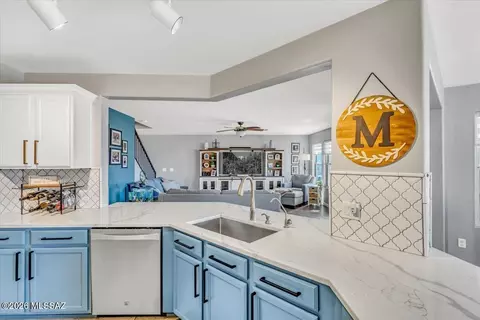 Kitchen - 10652 S Silverbluff Dr, Vail, AZ 85641 photo 5 of 7