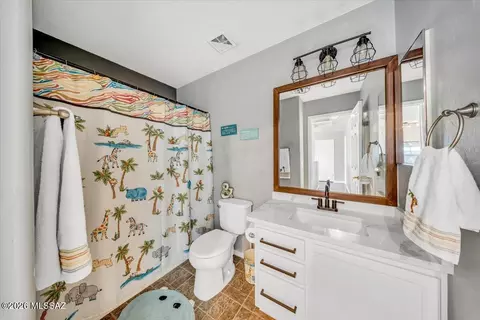 Bath - 10652 S Silverbluff Dr, Vail, AZ 85641 photo 4 of 5
