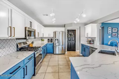 Kitchen - 10652 S Silverbluff Dr, Vail, AZ 85641 photo 1 of 7