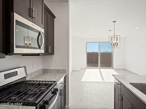 9765 N Solstice Ave, Tucson, AZ 85743