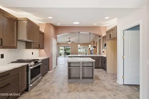 Kitchen - 37814 S Boulder Wind Dr, Tucson, AZ 85739 photo 2 of 5