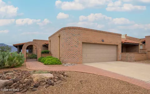 1013 W Desert Hills Dr, Green Valley, AZ 85622