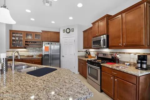 Kitchen - 14066 E Stanhope Blvd, Vail, AZ 85641 photo 2 of 5