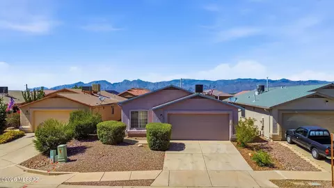 8955 E Weyburn Dr, Tucson, AZ 85730
