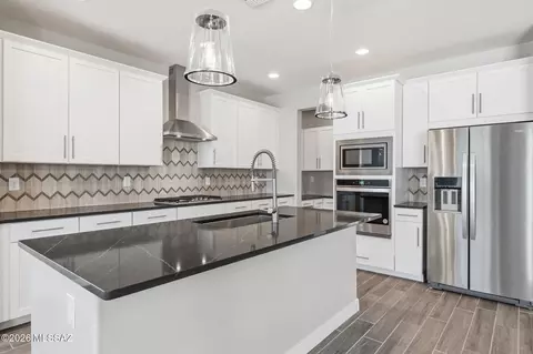 Kitchen - 13852 E Silver Pine Trl, Vail, AZ 85641 photo 2 of 7