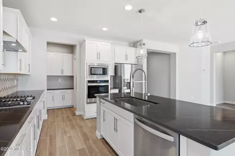 Kitchen - 13852 E Silver Pine Trl, Vail, AZ 85641 photo 7 of 7