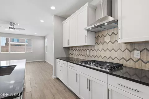 Kitchen - 13852 E Silver Pine Trl, Vail, AZ 85641 photo 5 of 7