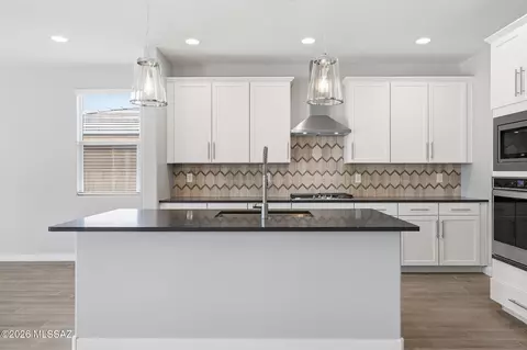 Kitchen - 13852 E Silver Pine Trl, Vail, AZ 85641 photo 3 of 7