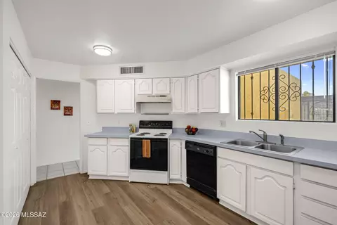 9859 E 1st St, Tucson, AZ 85748