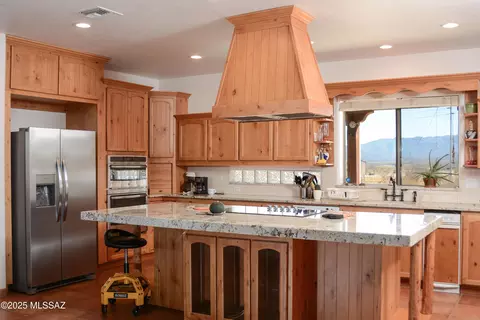 Kitchen - 10426 E Cloudcroft Dr, Hereford, AZ 85615 photo 2 of 4