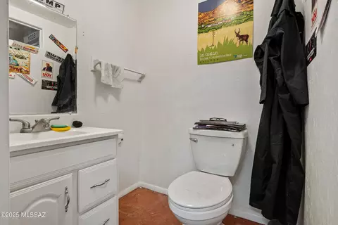 Bath - 10426 E Cloudcroft Dr, Hereford, AZ 85615 photo 8 of 8