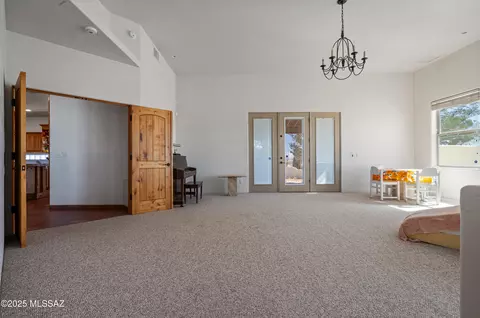 Living - 10426 E Cloudcroft Dr, Hereford, AZ 85615 photo 2 of 2