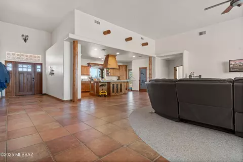 Entry Way - 10426 E Cloudcroft Dr, Hereford, AZ 85615 photo 2 of 4