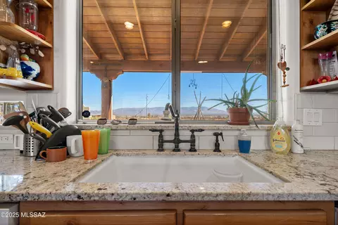 Kitchen - 10426 E Cloudcroft Dr, Hereford, AZ 85615 photo 4 of 4