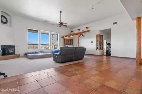 Living - 10426 E Cloudcroft Dr, Hereford, AZ 85615 photo 1 of 2