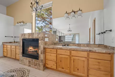 Bath - 10426 E Cloudcroft Dr, Hereford, AZ 85615 photo 1 of 8