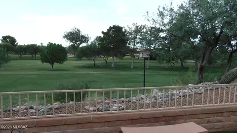 996 W Desert Hills Dr, Green Valley, AZ 85622