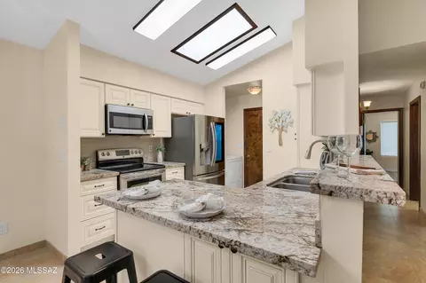 8051 N Tackroom Ln, Tucson, AZ 85741